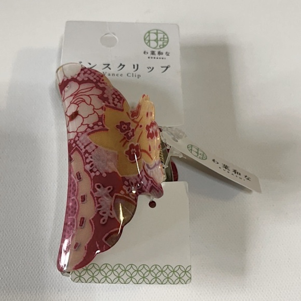 NWT! Japanese floral design hair clip
